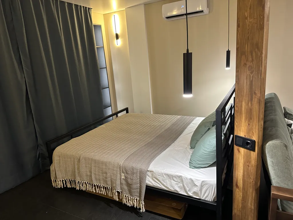 Студия в центре с видом на колесо обозрения