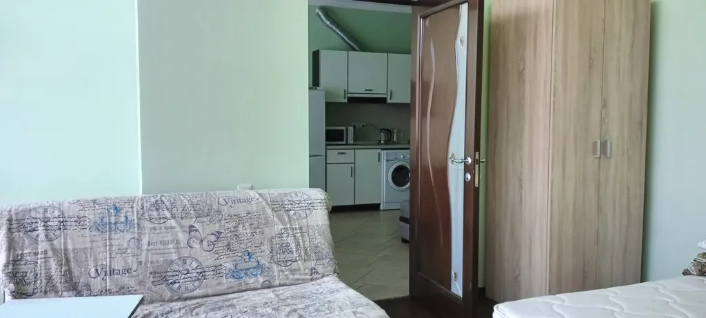 Трехкомнатная с балконом