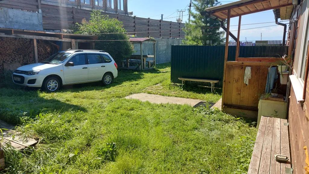 Комната на берегу Байкала