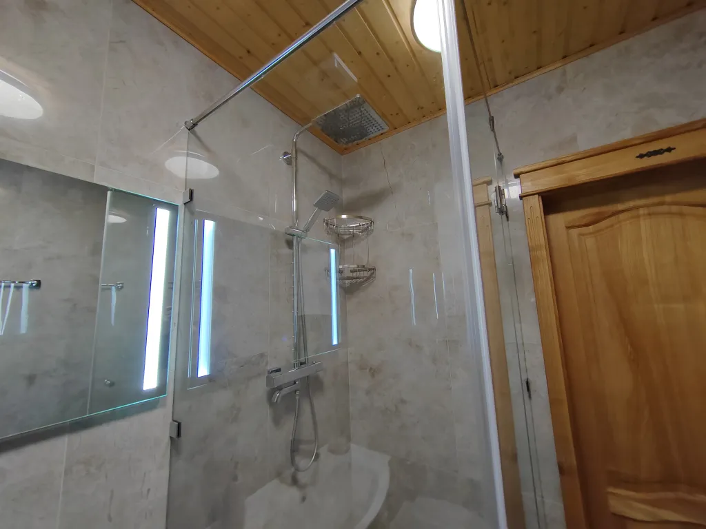 Квартира-студия у моря на 1 линии с балконом