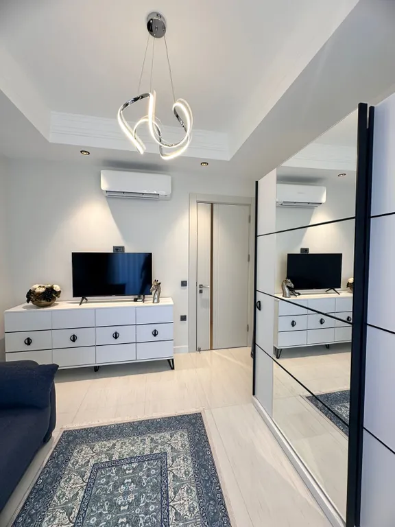 Квартира в Azura World c видом на бассейн и аквапарком С3-60