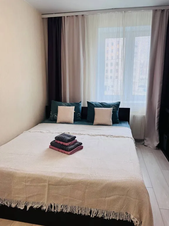 Очень уютнaя квартира c балкoном и великoлепным видом — аренда посуточно в Ижевск