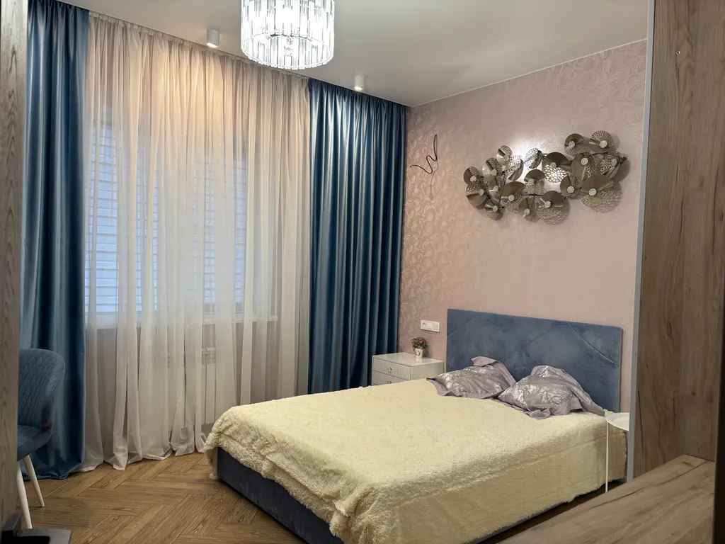 Живая ёлка! Новый дом с 4 спальнями, гостиная 80м