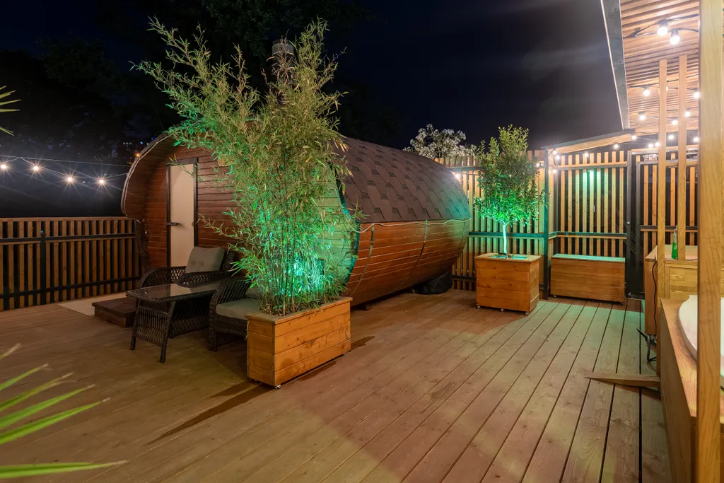 Апартаменты с террасой 80м2, тёплым бассейном и русской баней