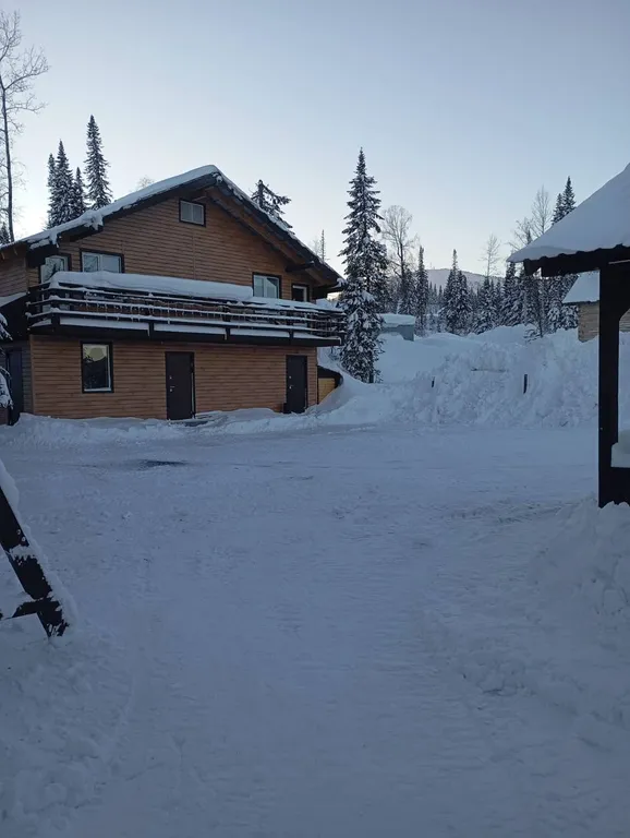 Коттедж с баней и сушилкой на территории
