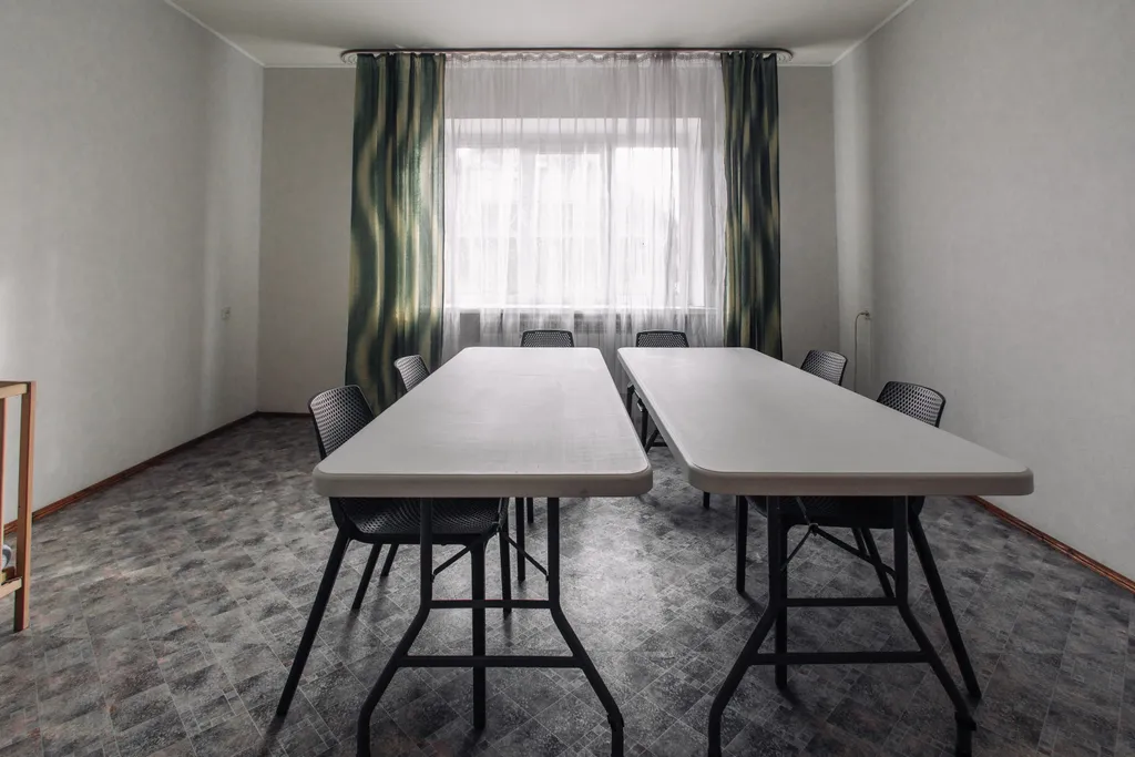 Коттедж в центре города с камином, аэрохоккеем, спортзалом и библиотекой