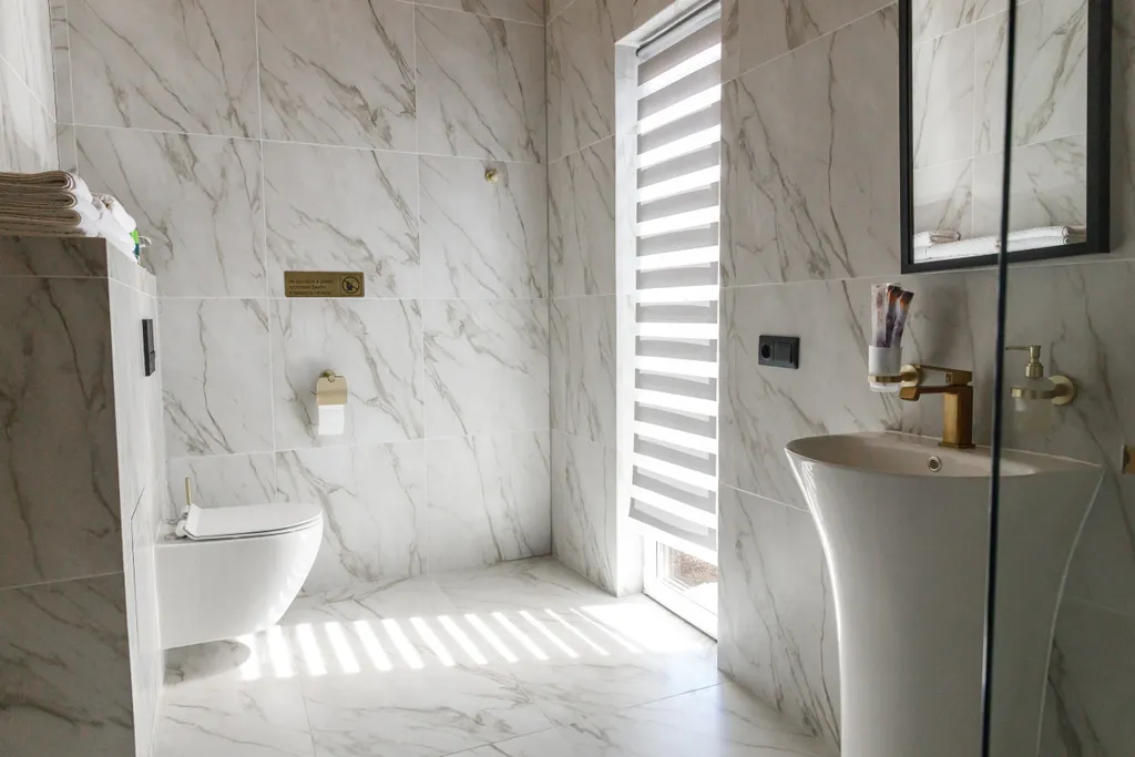 Трёхкомнатный коттедж в лесу у пруда