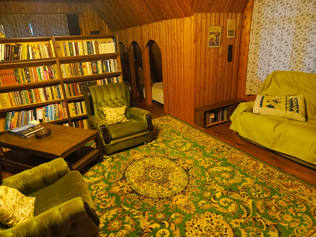 Просторный дом с баней в тихой деревушке у реки