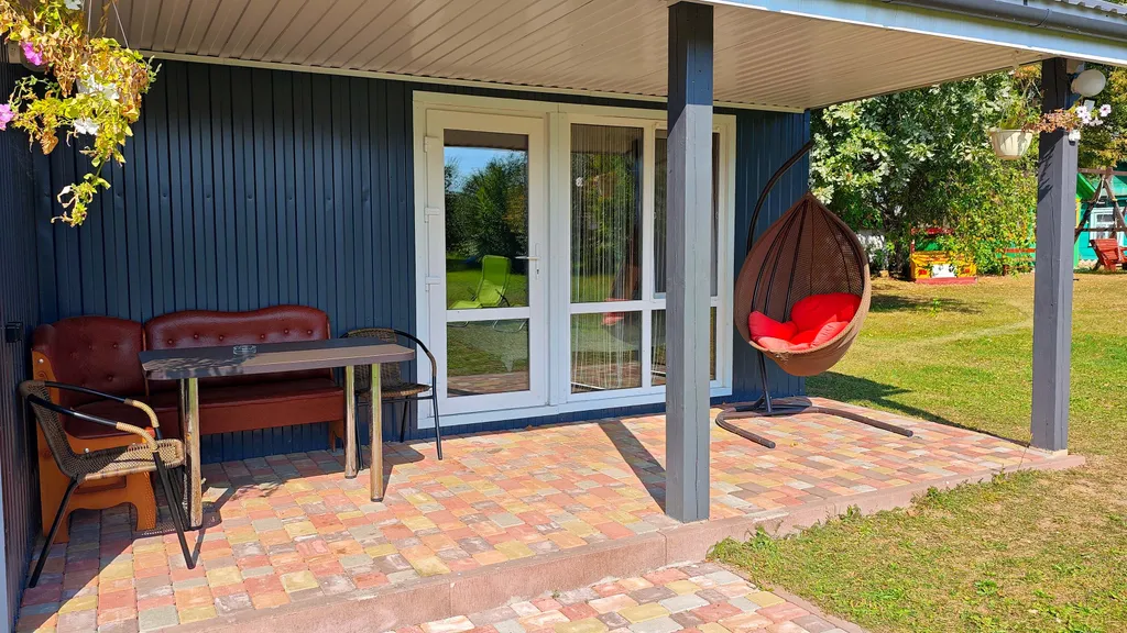 Фиолетовая студия делюкс с собственной террасой и отдельным входом