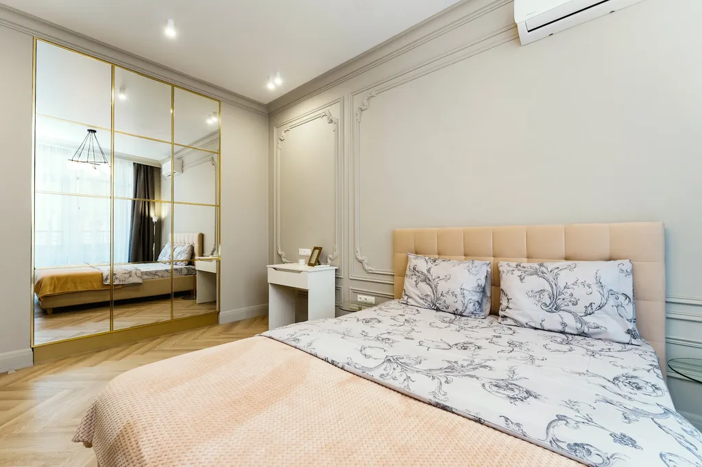 Стильные Апартаменты в центре Ялты «Yalta Plaza Holidays» 100м до Моря