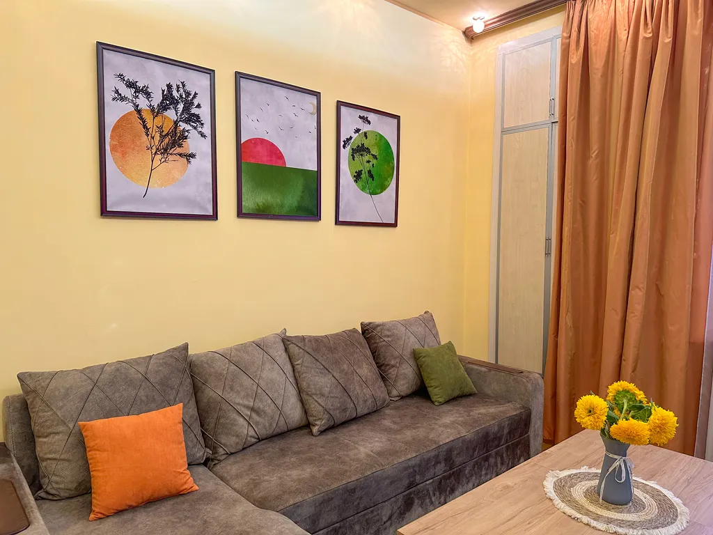 В центре под рукой все событие