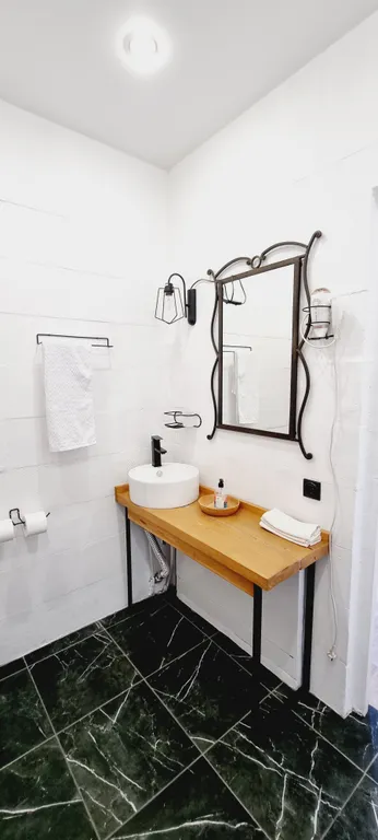 Таунхаус с видом на гору Зелёная