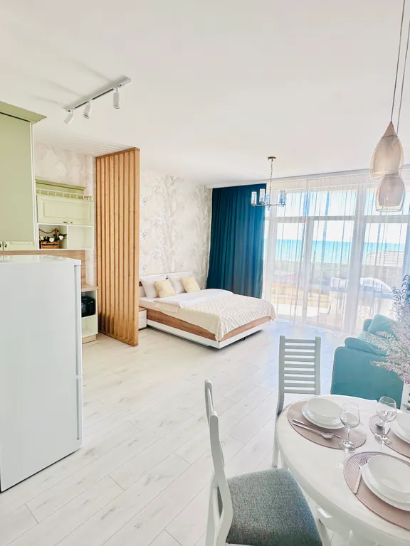 Стильные апартаменты с видом на море