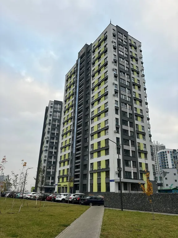 Просторные апартаменты рядом с метро, шиканый вид 2+2