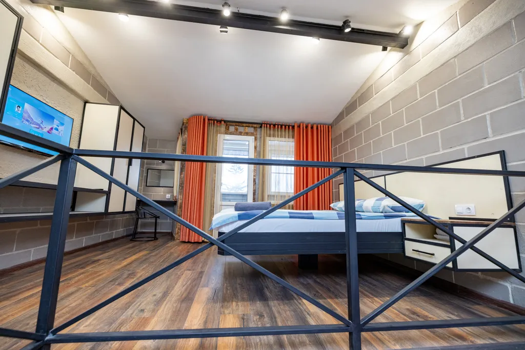 Двуxуpовнeвая cтудия с сауной Bе роsitivе