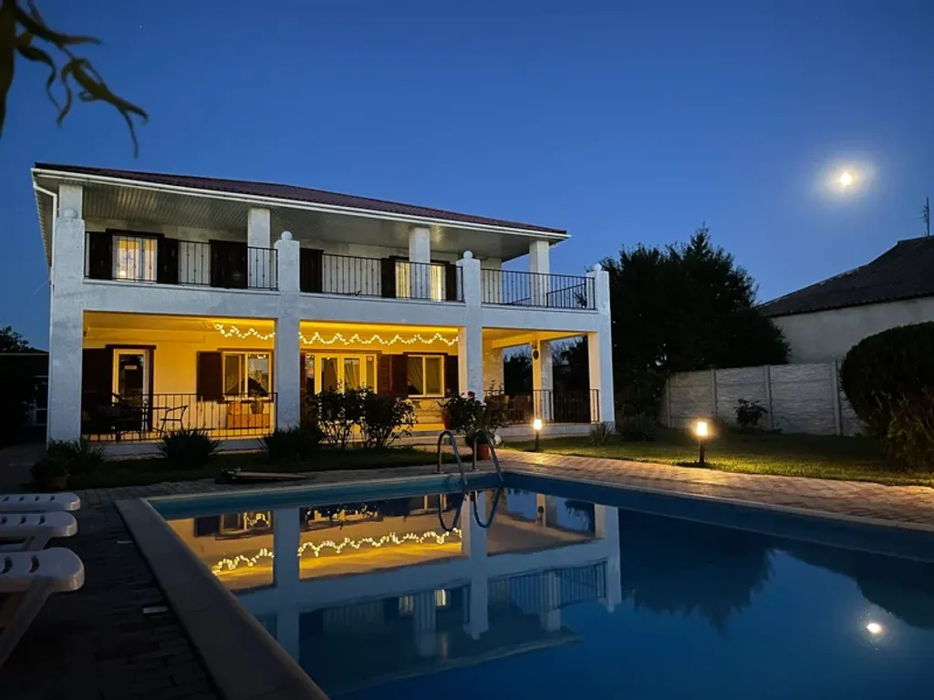 7-комнатный Дом