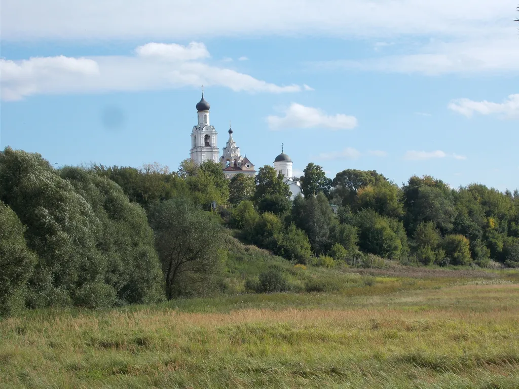 Просторный дом с баней в тихой деревушке у реки
