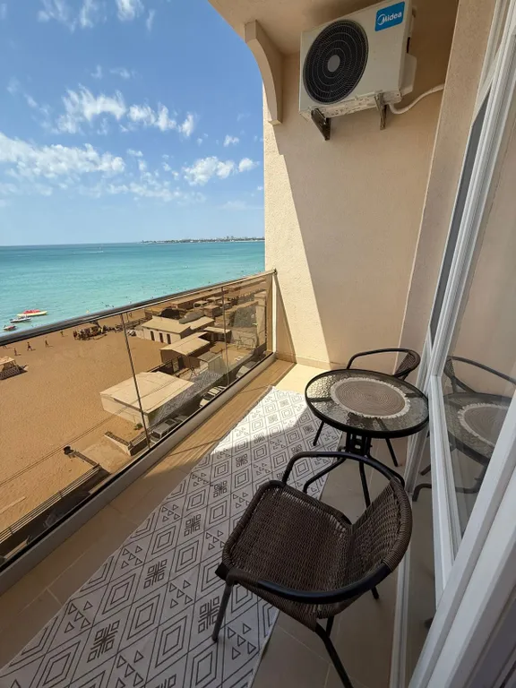 Новая квартира-студия с видом на море