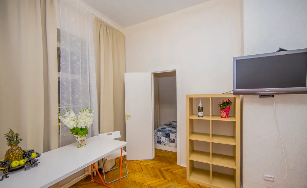 Квартира Квартира Two steps to the Hermitage 4BR Apartment — Санкт-Петербург