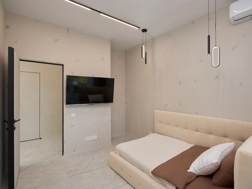 Современная, новая квартира с видом на горы