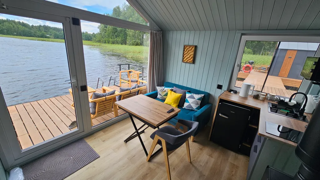 Коттедж, хаусбот на воде — аренда посуточно в Мельниково