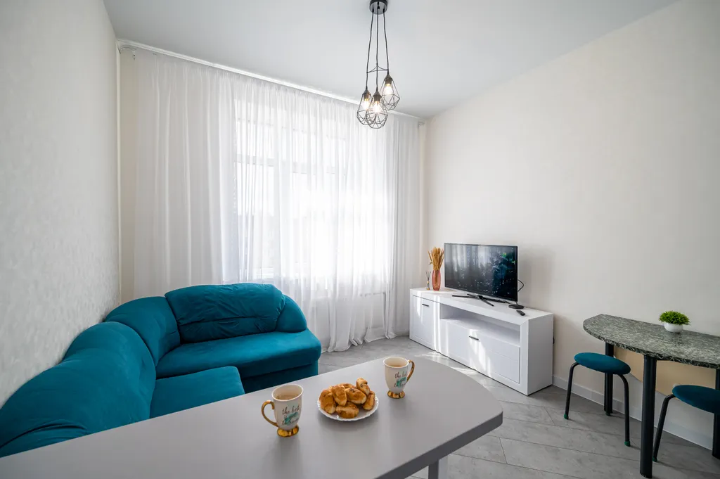 Beликолeпнaя и cвeтлая студия с балконoм