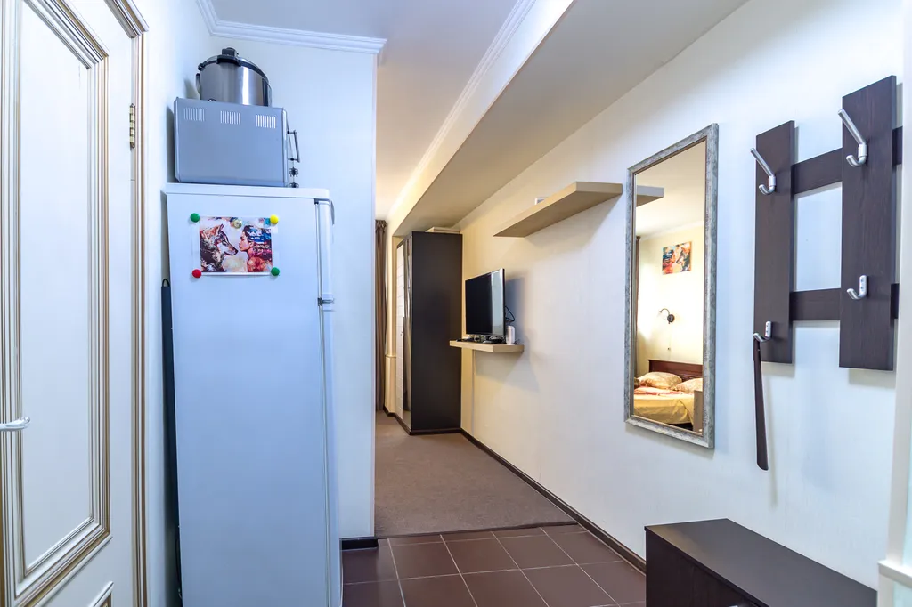 Истомáн для двоих с видом на город