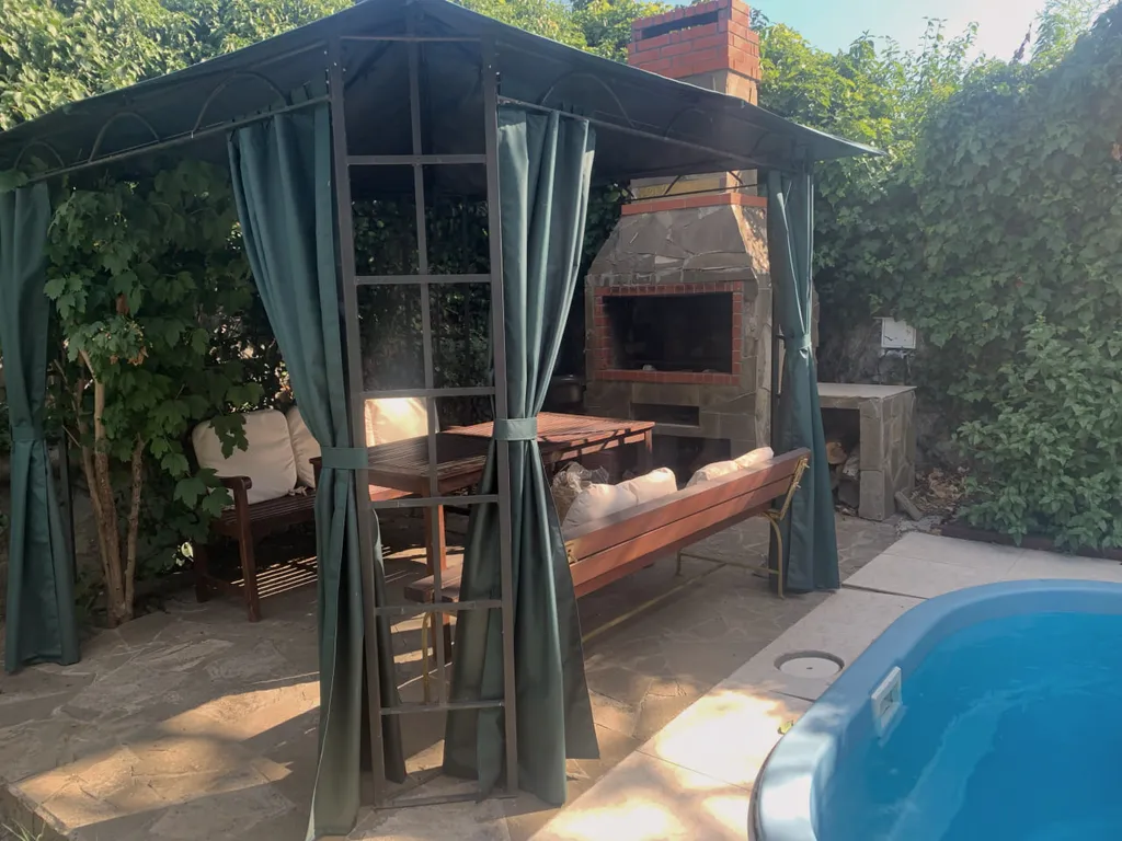 Уютная студия с бассейном