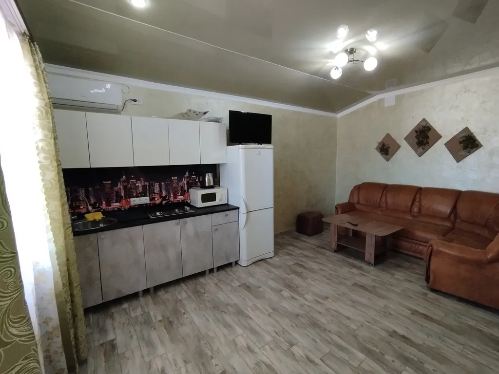 Двухкомнатный апартамент с кухней и террасой на Азовском море