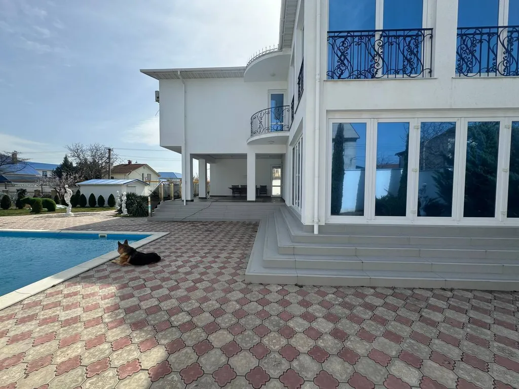 Дом Полюшко с бассейном