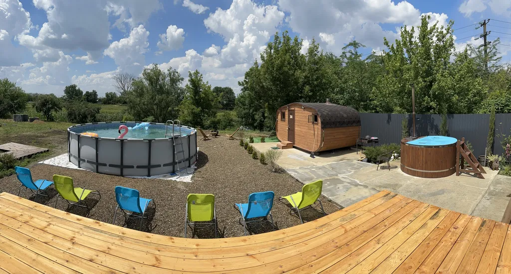 Глэмпинг у реки