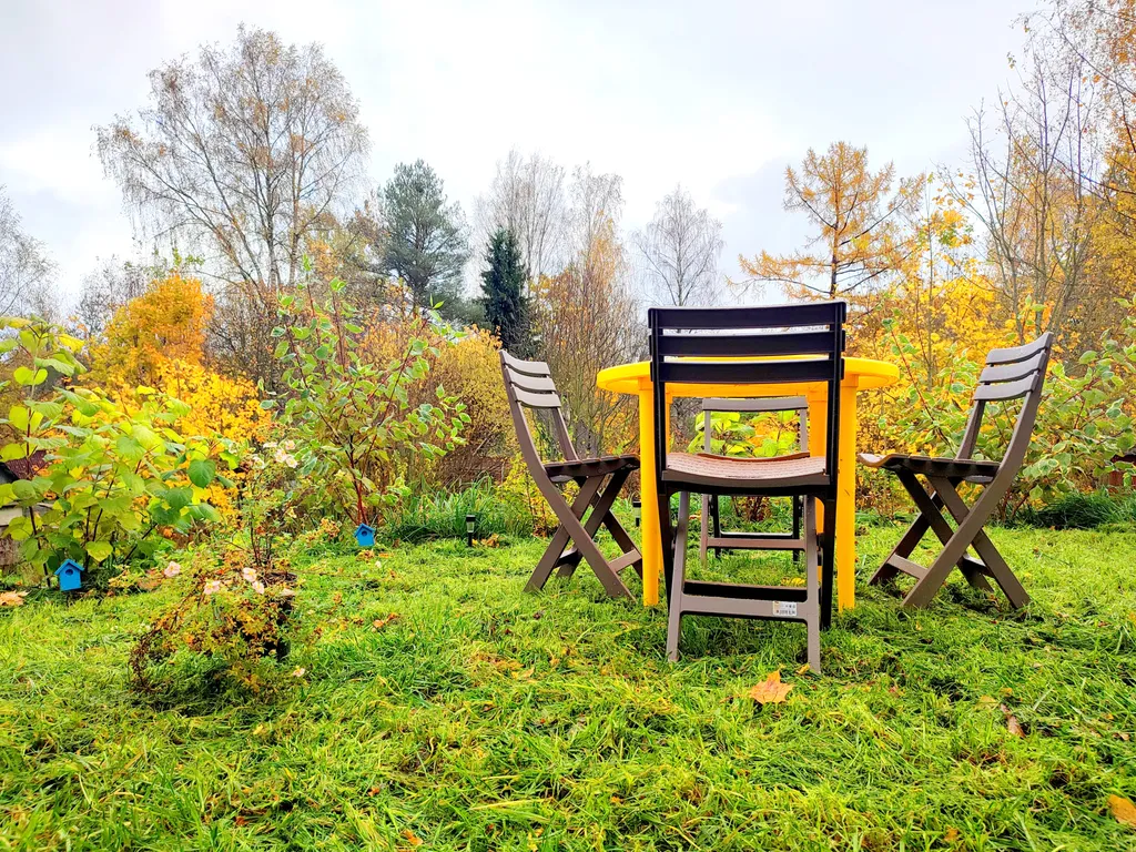 Птица синица House с огромным балконом у озера