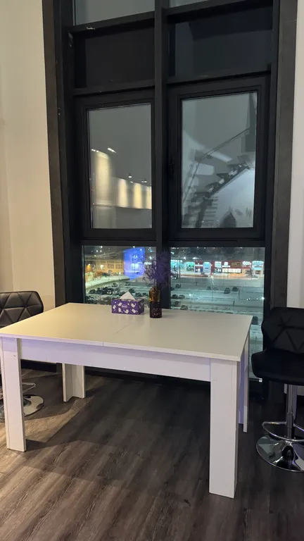 Двухуровневый лофт с 7-метровыми потолками и панорамными окнами