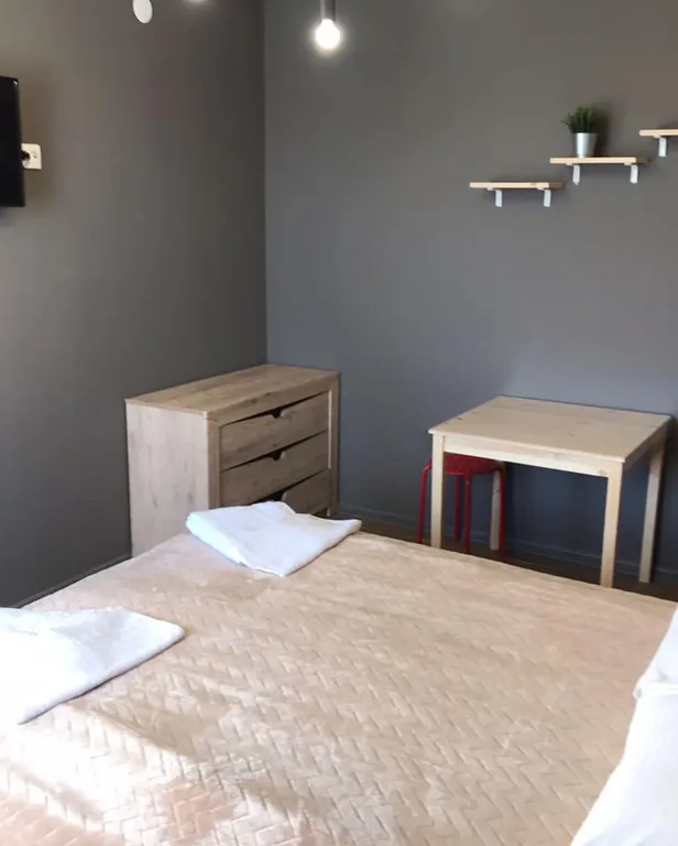 Дом на берегу реки с бассейном и видом