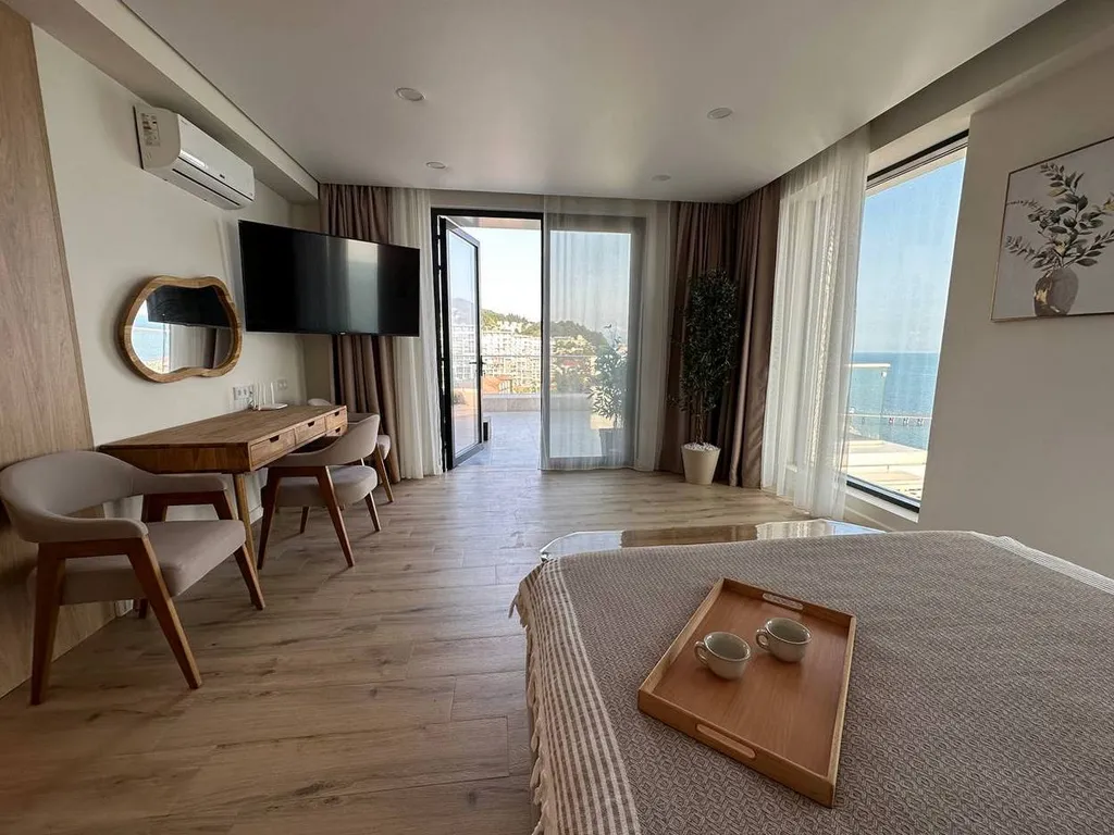 Огромные апартаменты с прямым видом на море и террасой 40 кв. метров