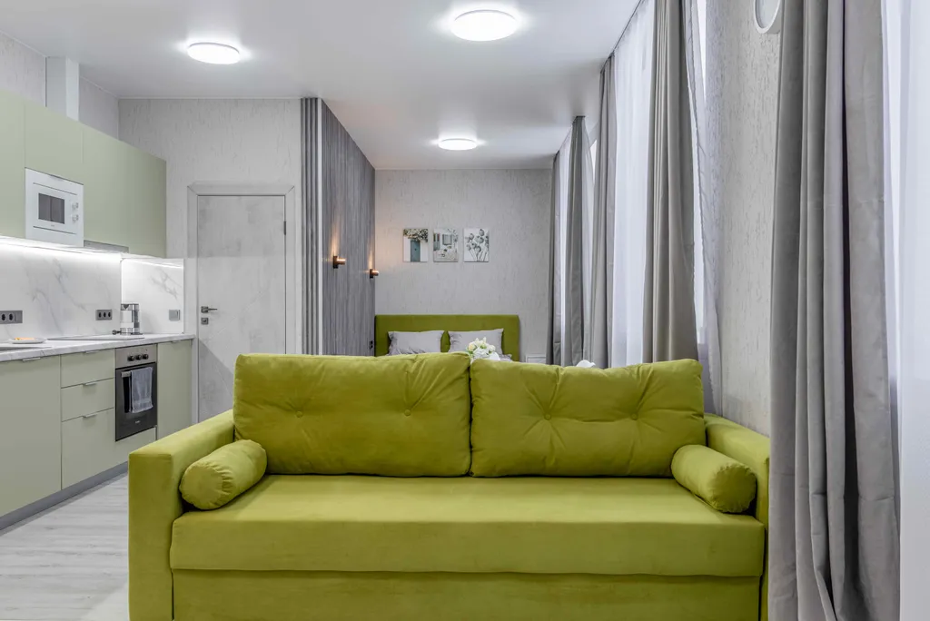 Кто ценит комфорт: новая мебель, техника, бельё