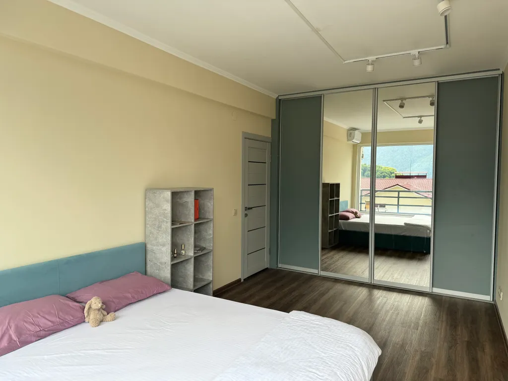 Панорамные апартаменты с новым ремонтом и видом на горы