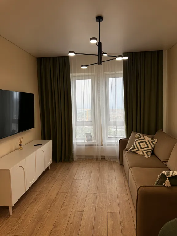 Новая стильная квартира с панорамным видом на море и рядом с пляжем