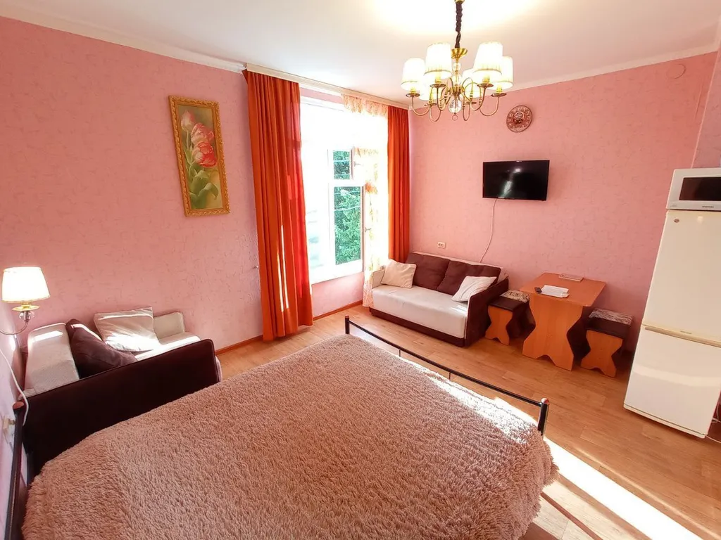 Комфортная квартира-студия в центре Алупки у дворца