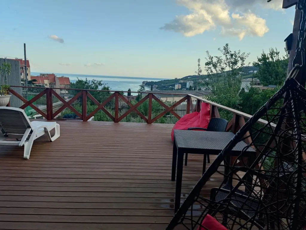 Уютная квартира с террасой и шикарным видом — аренда посуточно в Гурзуф