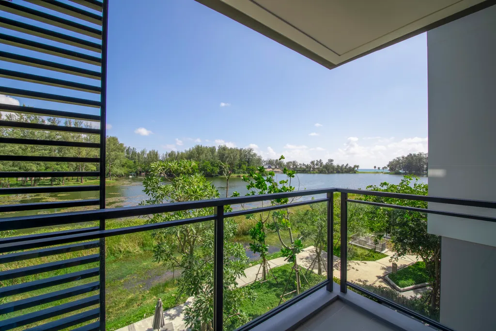 Три спальни с видом на море и озеро