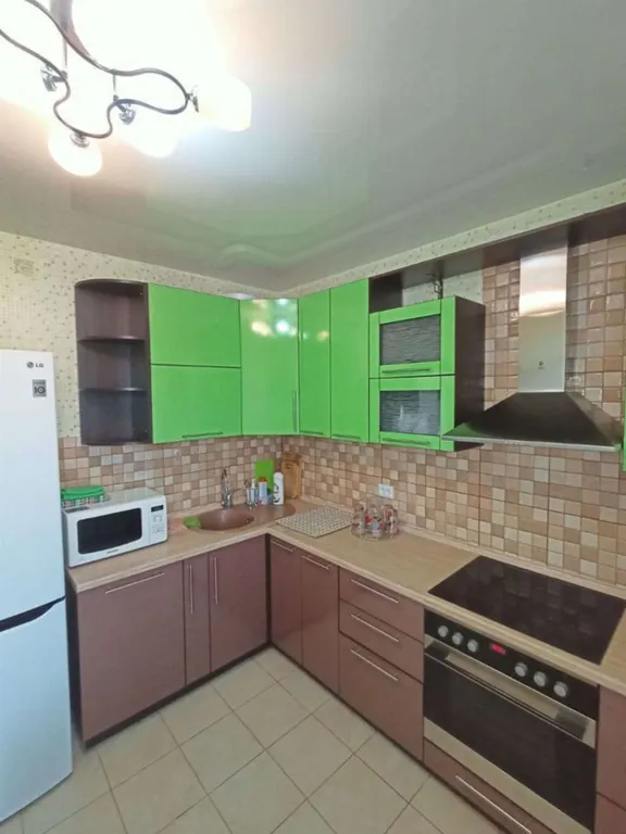 Большaя квартиpа с двумя балконами