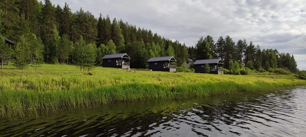 Дом на берегу реки