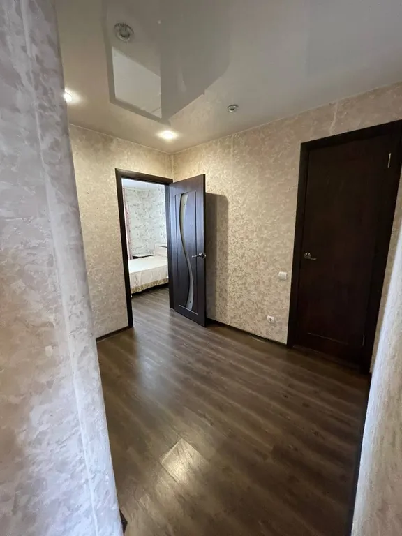 В центре Ишима, просторная 2-комнатная для командировок и семьи