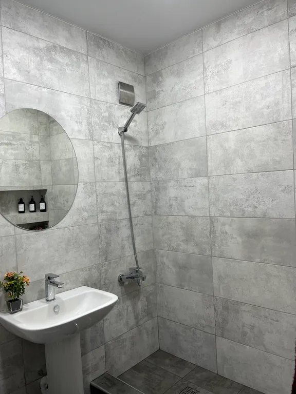 Двухэтажный уютный коттедж на берегу моря с садом