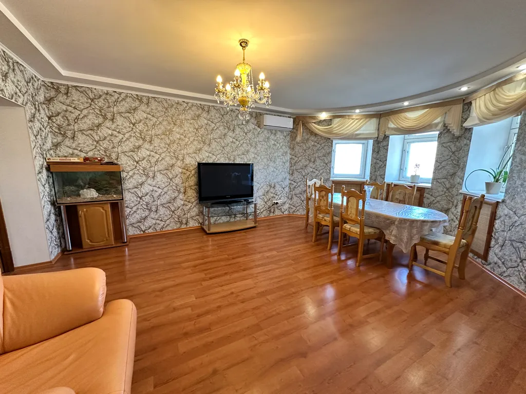 Квартира Квартира для большой семьи в центре с видом на кремль+паркинг и сауна — Казань