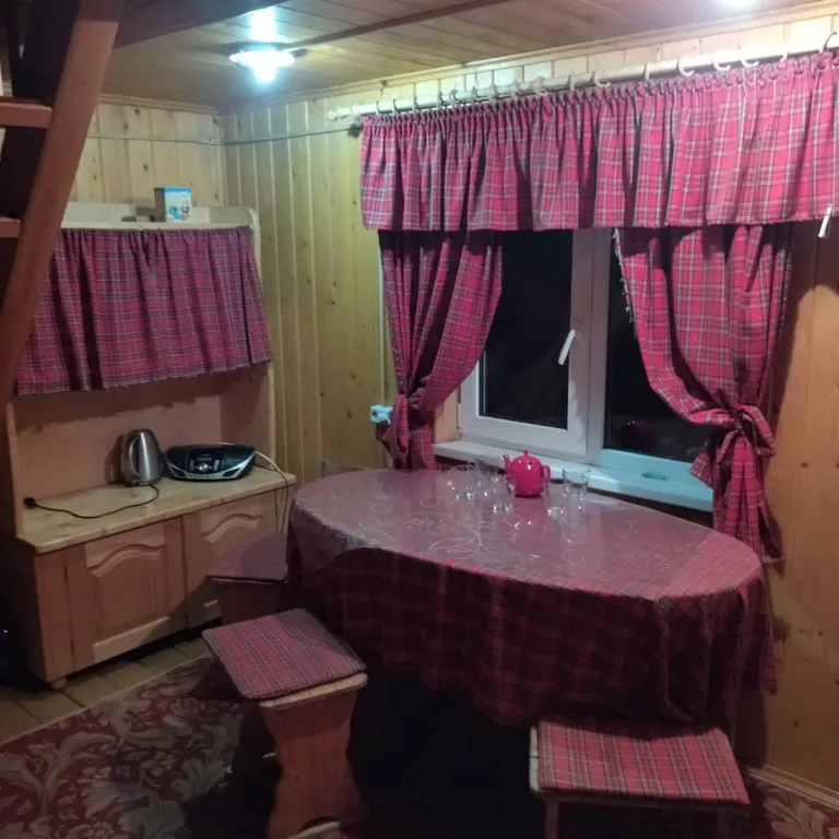 Домик в лесу с баней