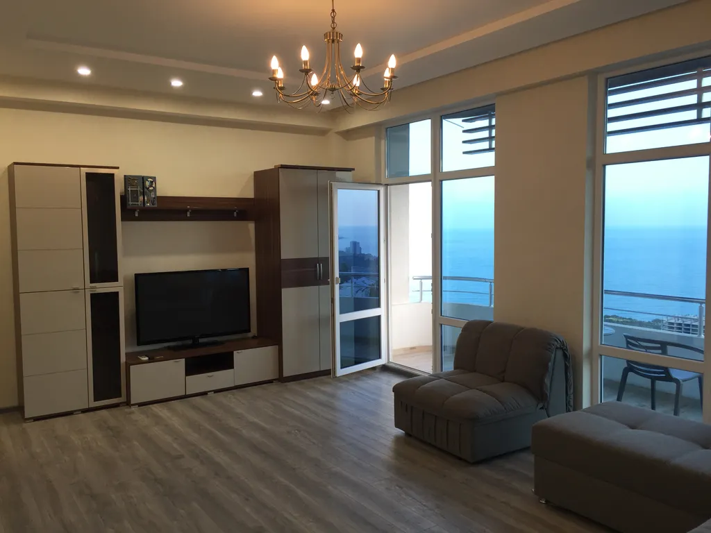 Студия с видом на море и горы