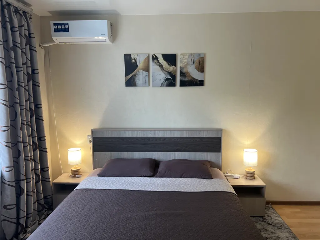 Двухкомнатная квартира в самом центре города, Площадь Металлургов