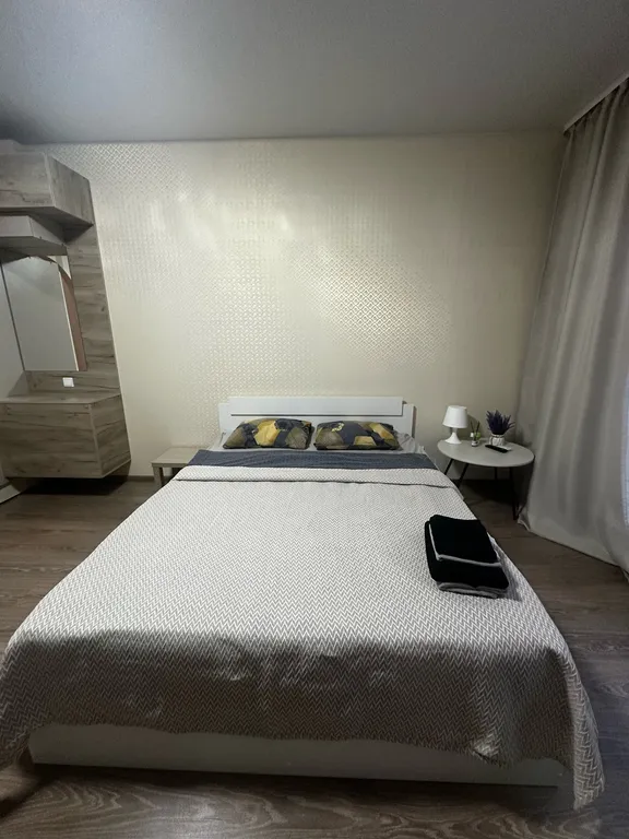 Квартира-студия с новой кроватью и кондиционером